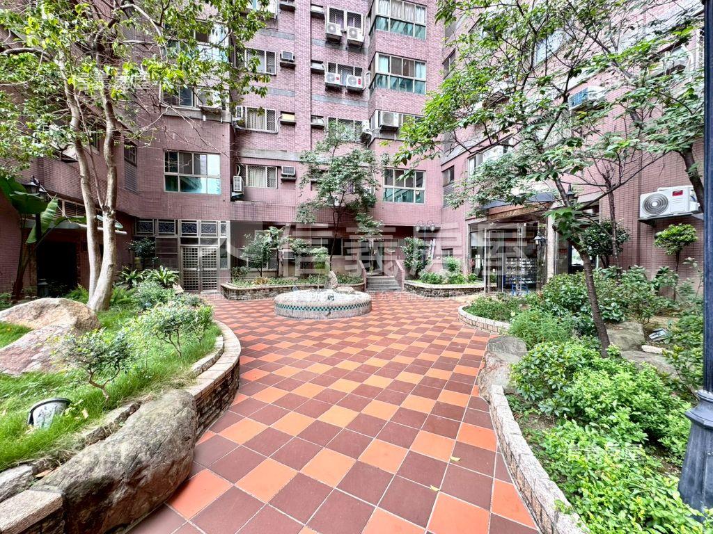 近北屯運動中心三房有車位房屋室內格局與周邊環境