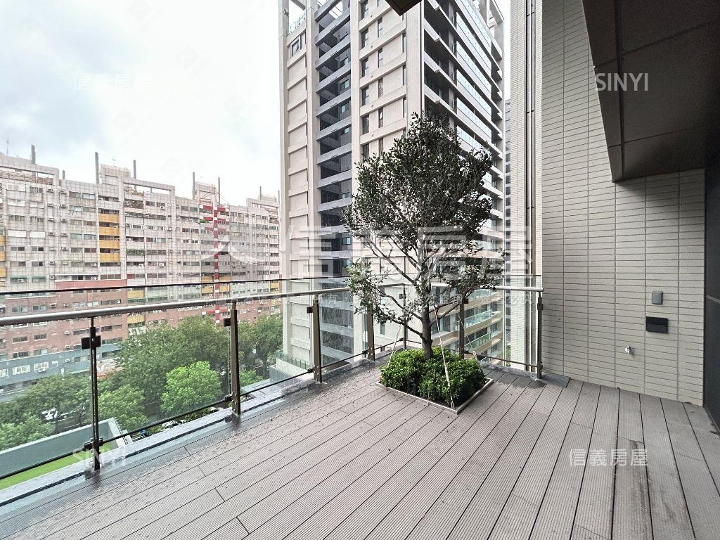 寶輝莊園三房三車位釋出房屋室內格局與周邊環境