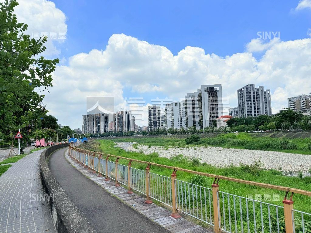 東山三面採光邊間車庫透天房屋室內格局與周邊環境