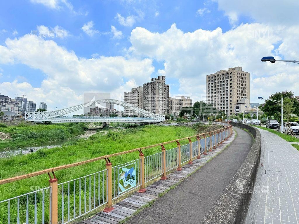 東山三面採光邊間車庫透天房屋室內格局與周邊環境