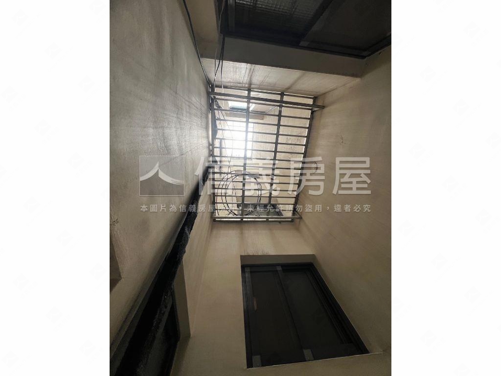 藝文稀有前後臨路燙金透店房屋室內格局與周邊環境
