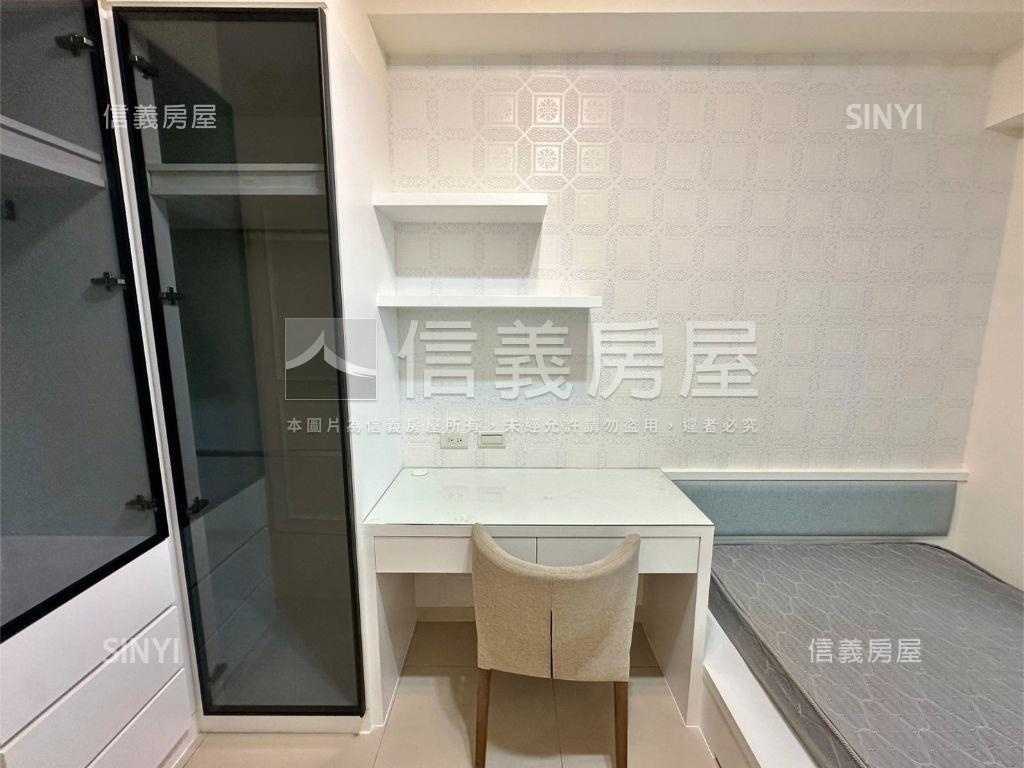 上河堤綠景成家三房車位房屋室內格局與周邊環境