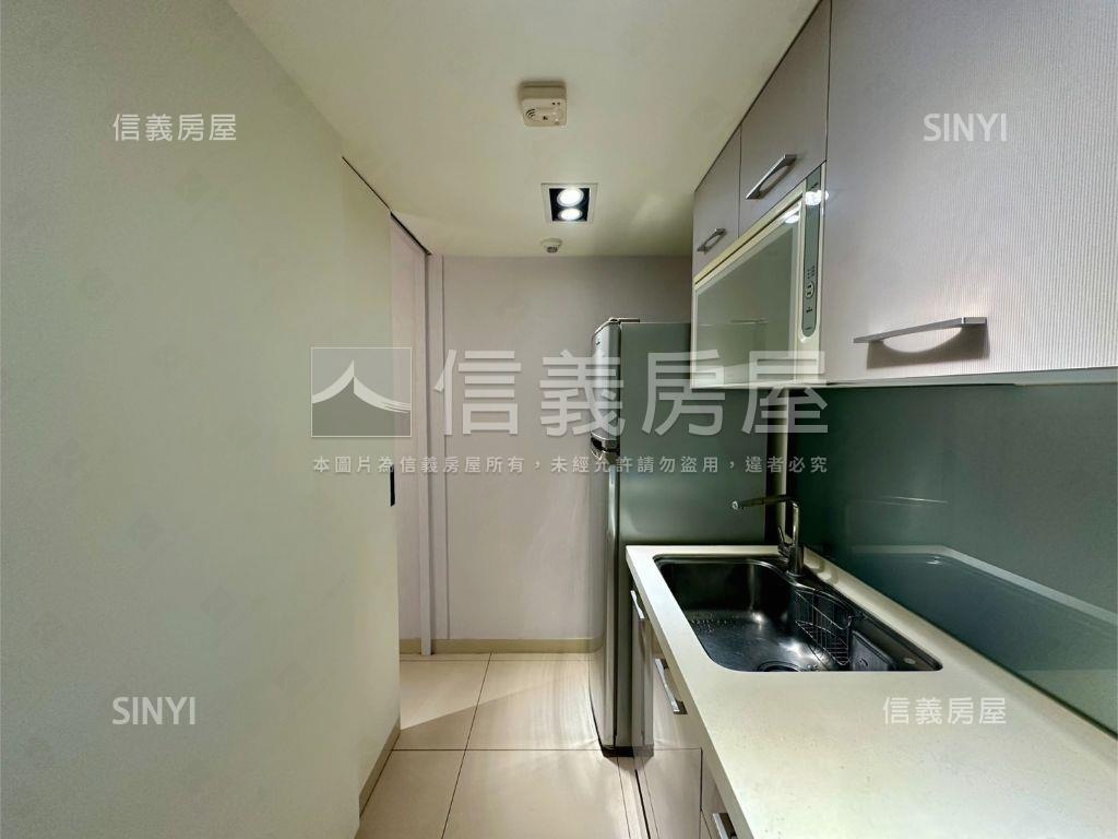 上河堤綠景成家三房車位房屋室內格局與周邊環境