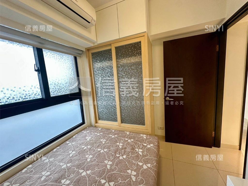 上河堤綠景成家三房車位房屋室內格局與周邊環境