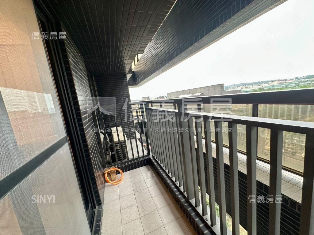 上河堤綠景成家三房車位房屋室內格局與周邊環境