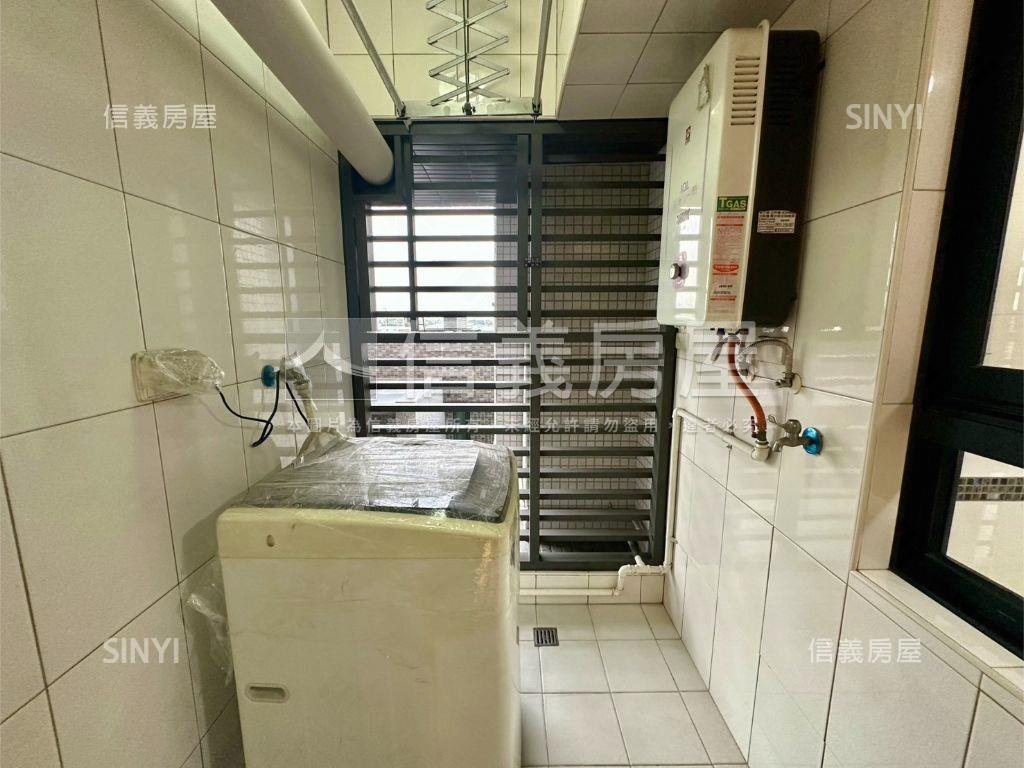 上河堤綠景成家三房車位房屋室內格局與周邊環境