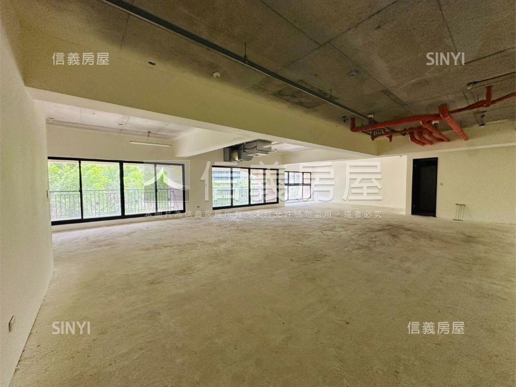 青埔高鐵華爾道夫金大店面房屋室內格局與周邊環境