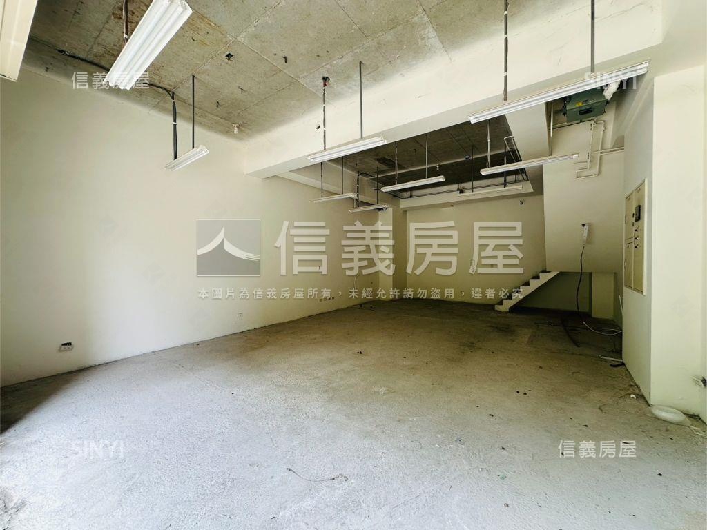 青埔高鐵華爾道夫金大店面房屋室內格局與周邊環境