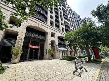 青埔高鐵華爾道夫金大店面