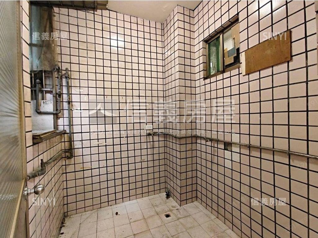 近捷運華廈優質一樓房屋室內格局與周邊環境