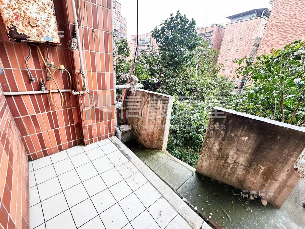 中和路７米面寬金店面房屋室內格局與周邊環境