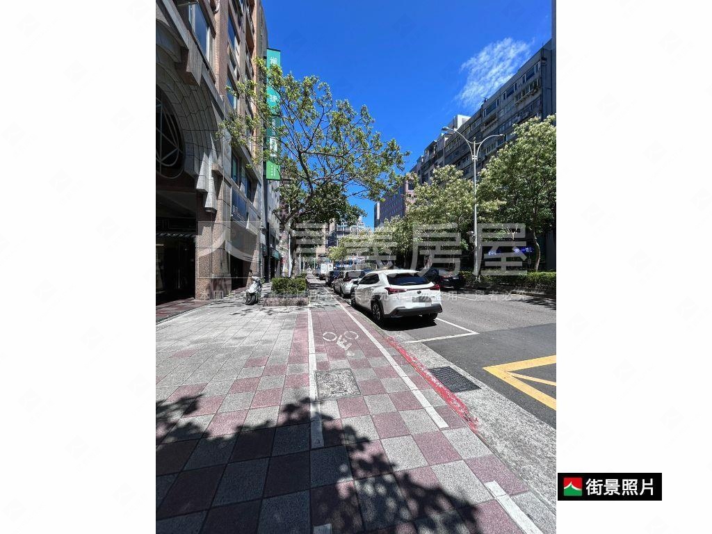 信義路精華路段車位房屋室內格局與周邊環境