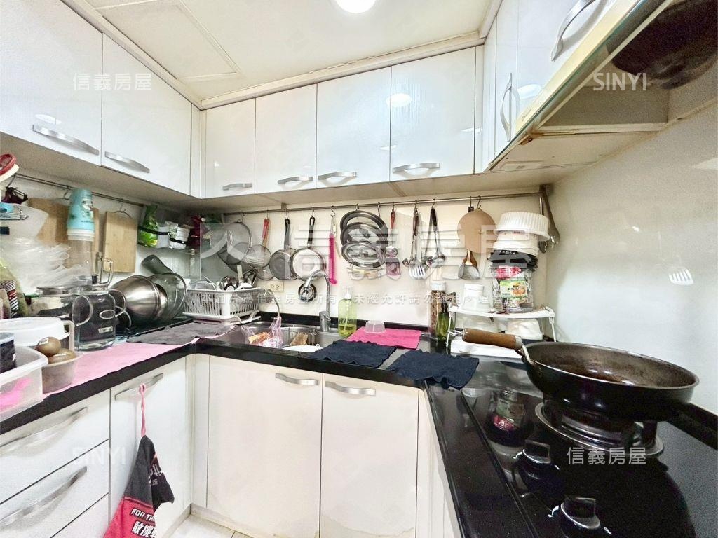 近環球˙邊間美裝華廈房屋室內格局與周邊環境