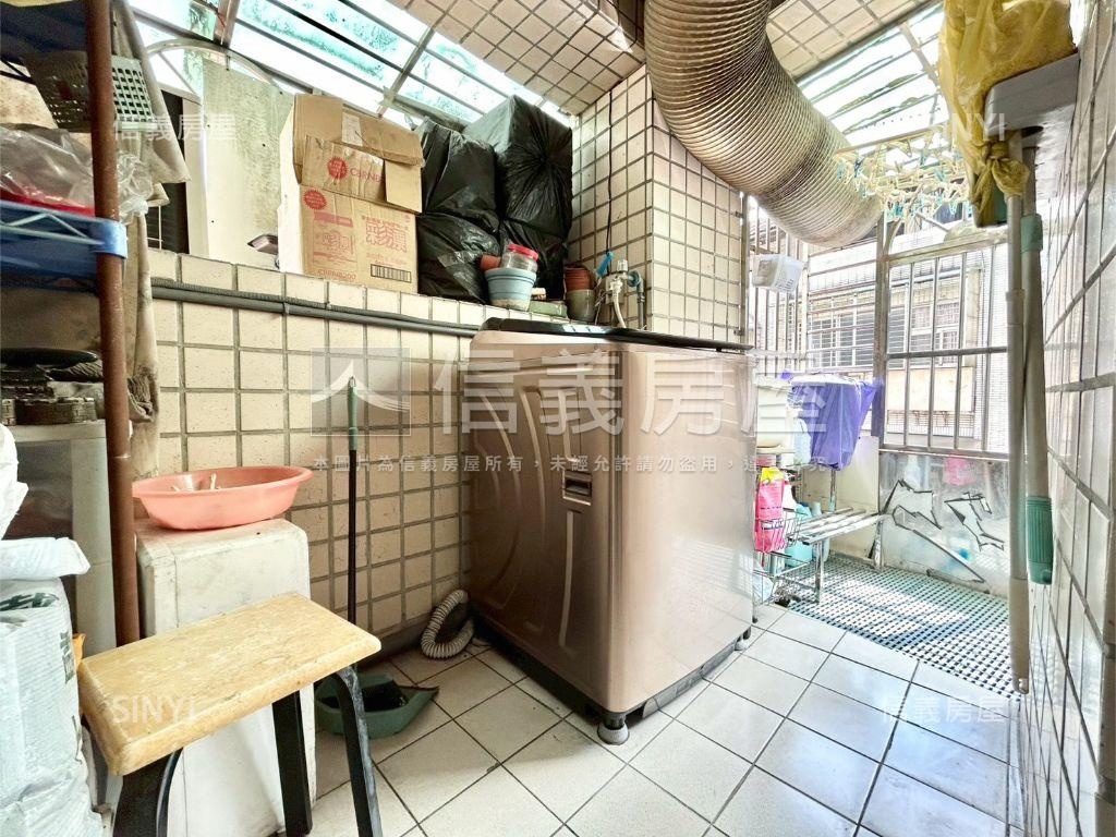 近環球˙邊間美裝華廈房屋室內格局與周邊環境