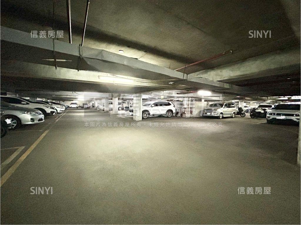 近環球˙邊間美裝華廈房屋室內格局與周邊環境