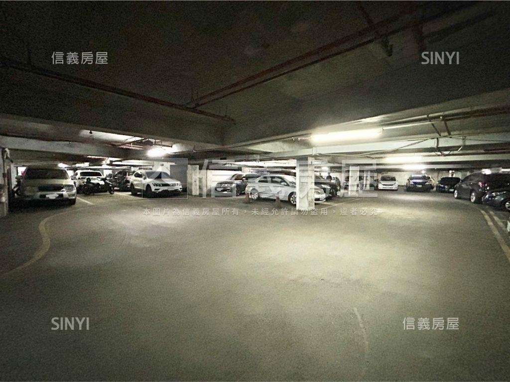 近環球˙邊間美裝華廈房屋室內格局與周邊環境