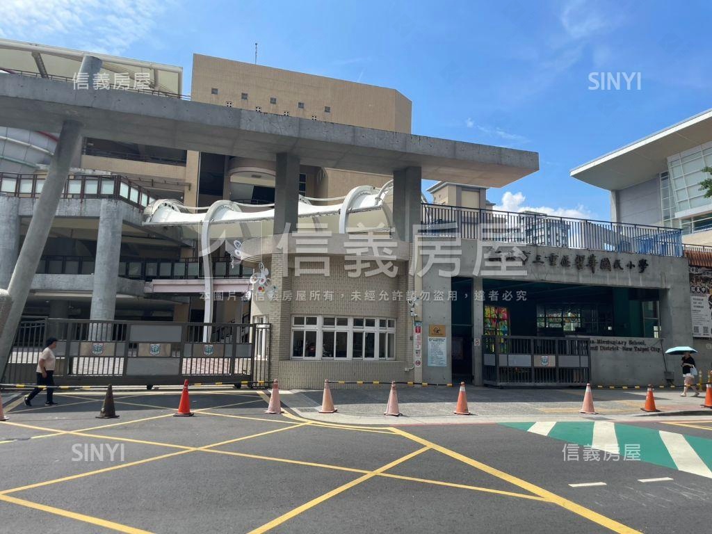 稀有五華商圈頂樓大空間房屋室內格局與周邊環境