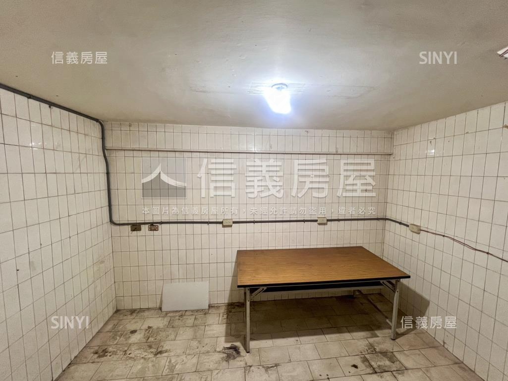 三多正路黃金透店房屋室內格局與周邊環境
