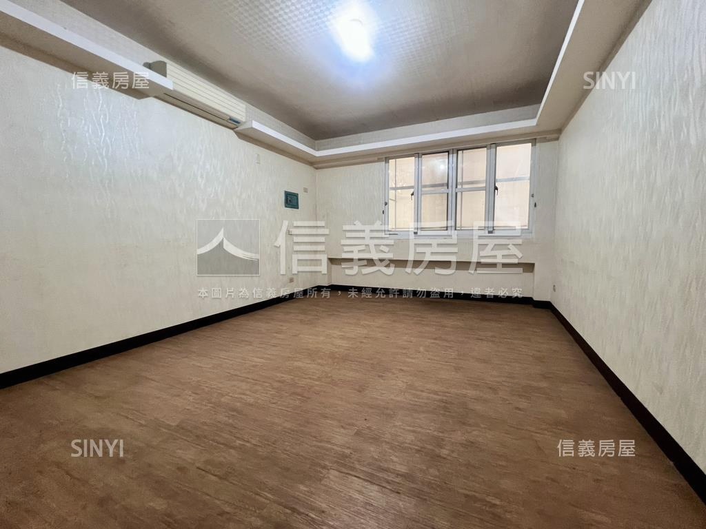 三多正路黃金透店房屋室內格局與周邊環境