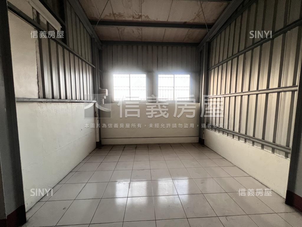三多正路黃金透店房屋室內格局與周邊環境
