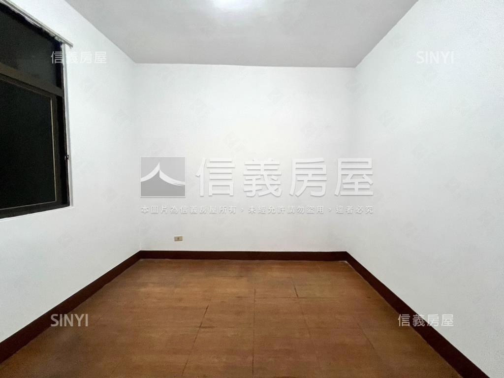 三多正路黃金透店房屋室內格局與周邊環境