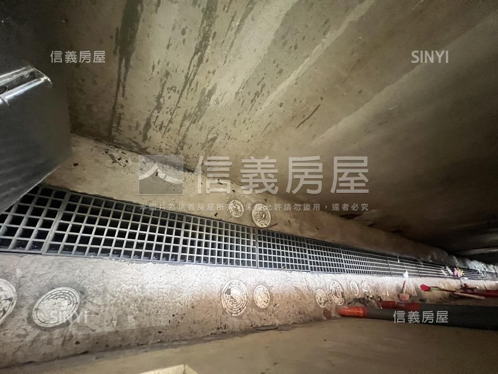 三多正路黃金透店房屋室內格局與周邊環境