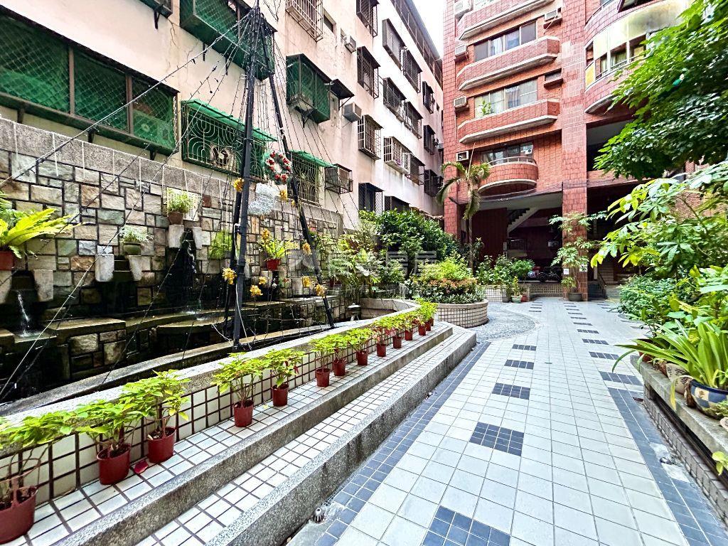 亞灣區三房雙平車稀有釋出房屋室內格局與周邊環境