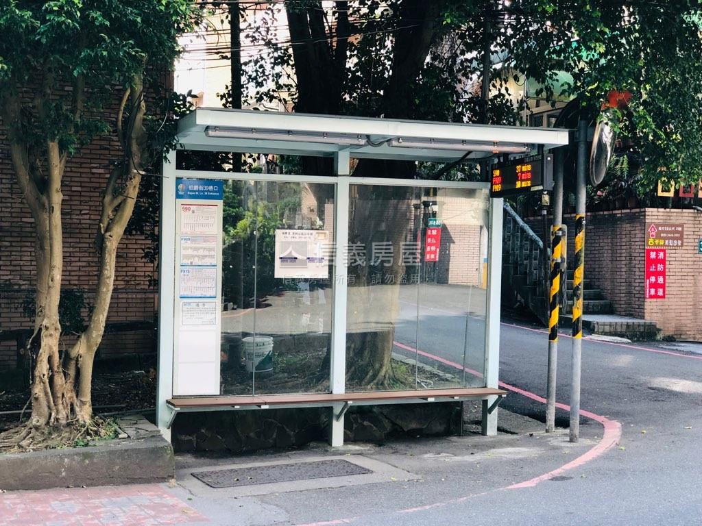 稀有７－１１旁車庫透天房屋室內格局與周邊環境