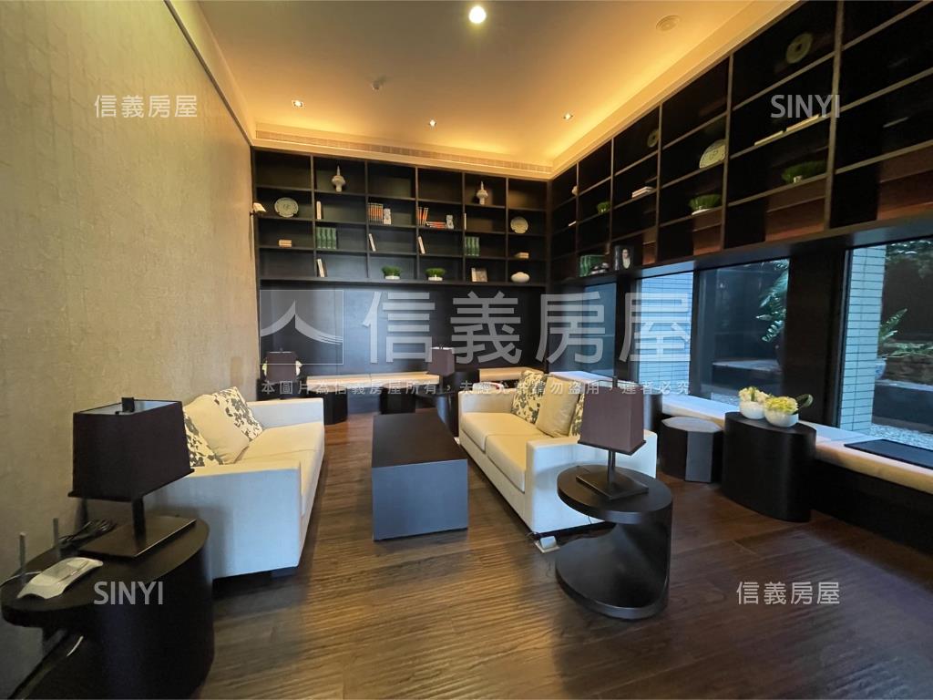 桃園重劃區近高鐵站店面房屋室內格局與周邊環境
