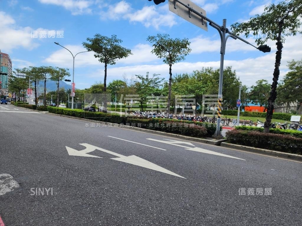 蘆洲總站大空間電梯附車位房屋室內格局與周邊環境