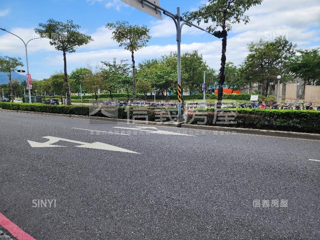 蘆洲總站大空間電梯附車位房屋室內格局與周邊環境