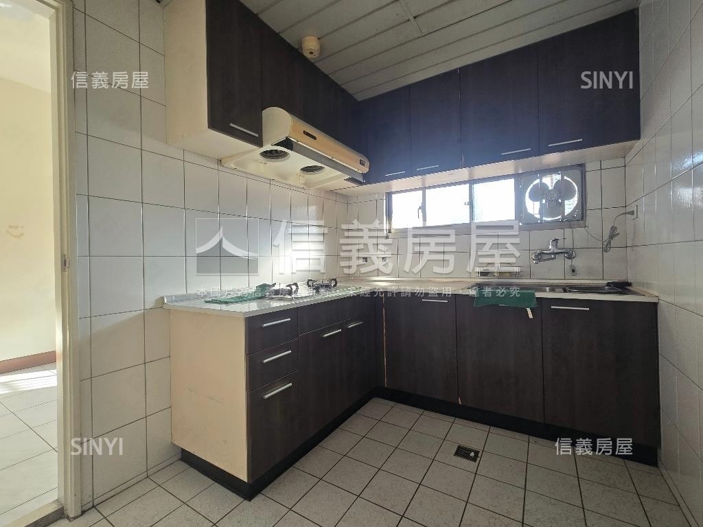 近捷運～低公設華廈次高樓房屋室內格局與周邊環境