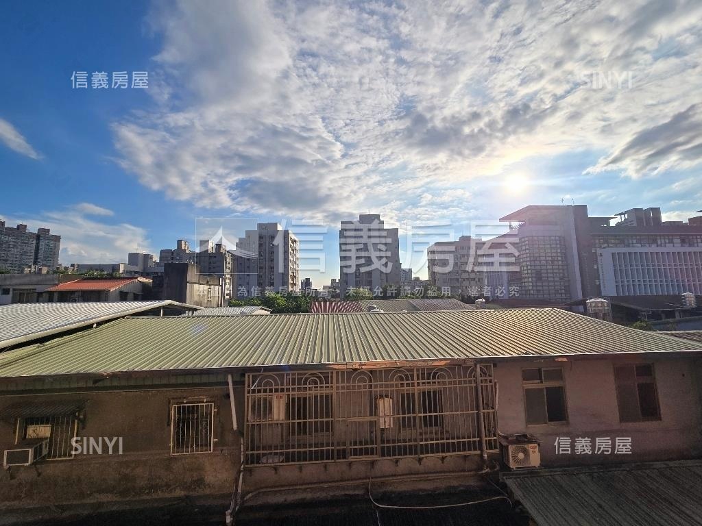 近捷運～低公設華廈次高樓房屋室內格局與周邊環境