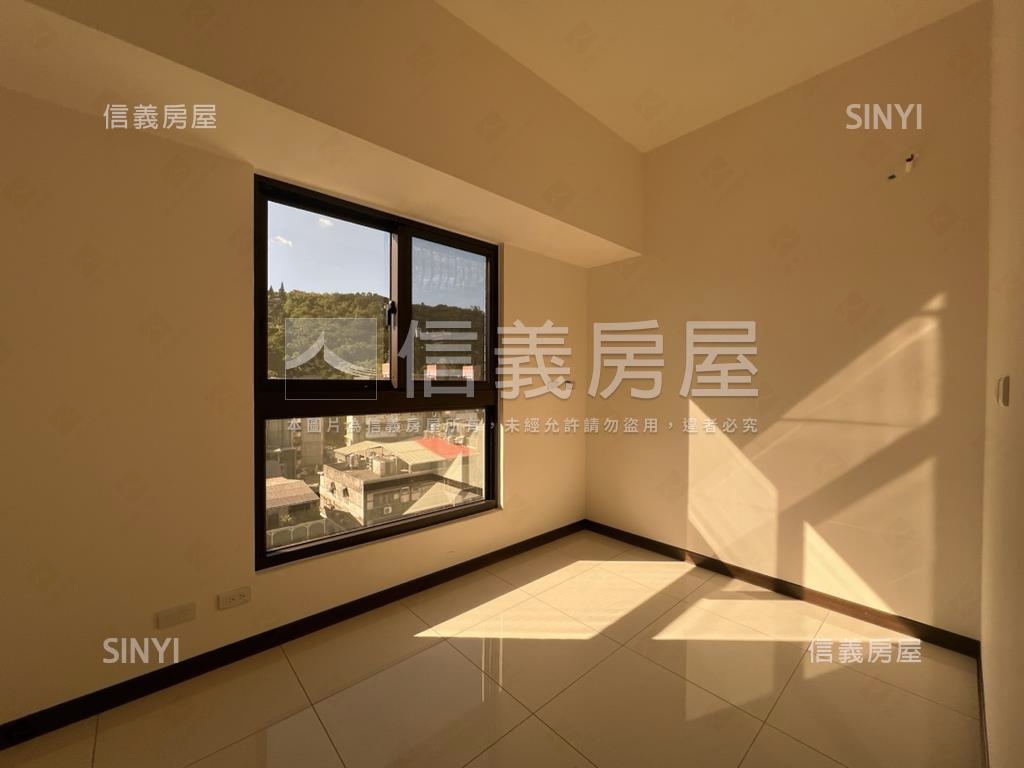 尊爵芳洲三房坡平車位房屋室內格局與周邊環境
