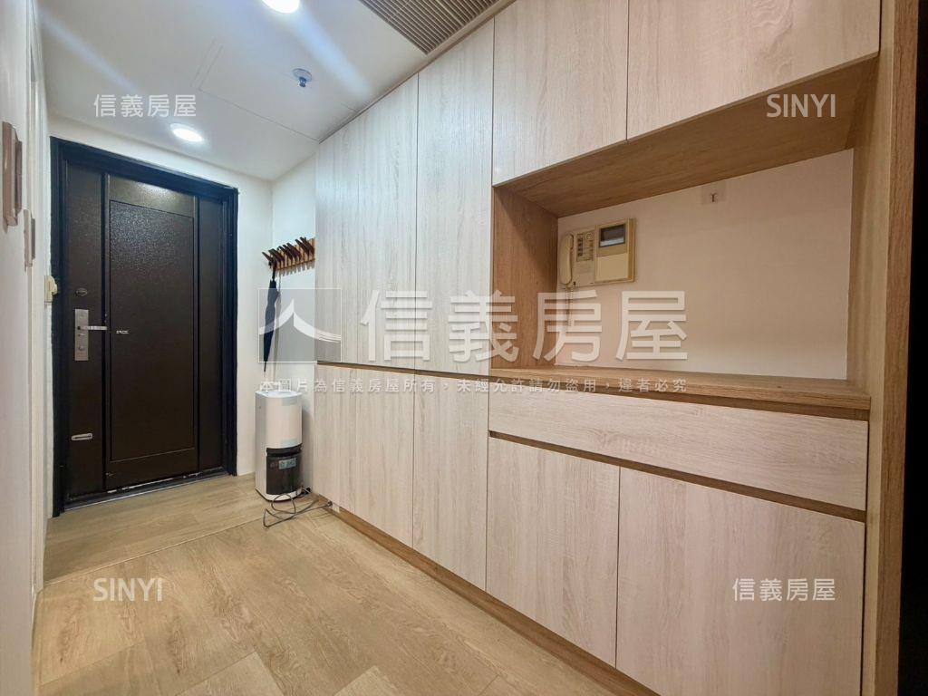 稀有裝潢美屋。露臺戶房屋室內格局與周邊環境
