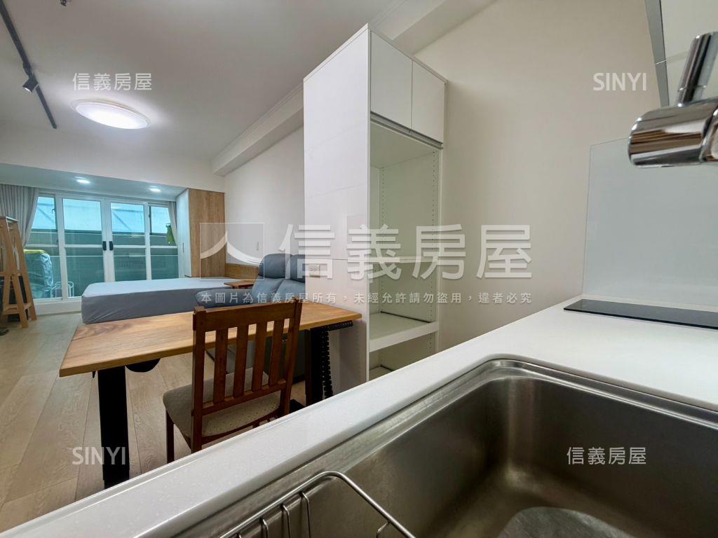 稀有裝潢美屋。露臺戶房屋室內格局與周邊環境