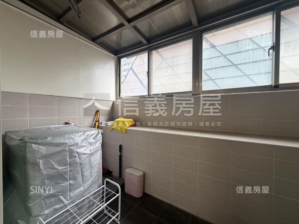稀有裝潢美屋。露臺戶房屋室內格局與周邊環境