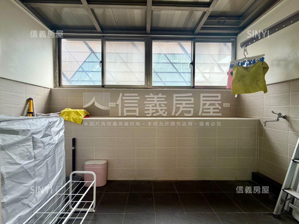稀有裝潢美屋。露臺戶房屋室內格局與周邊環境