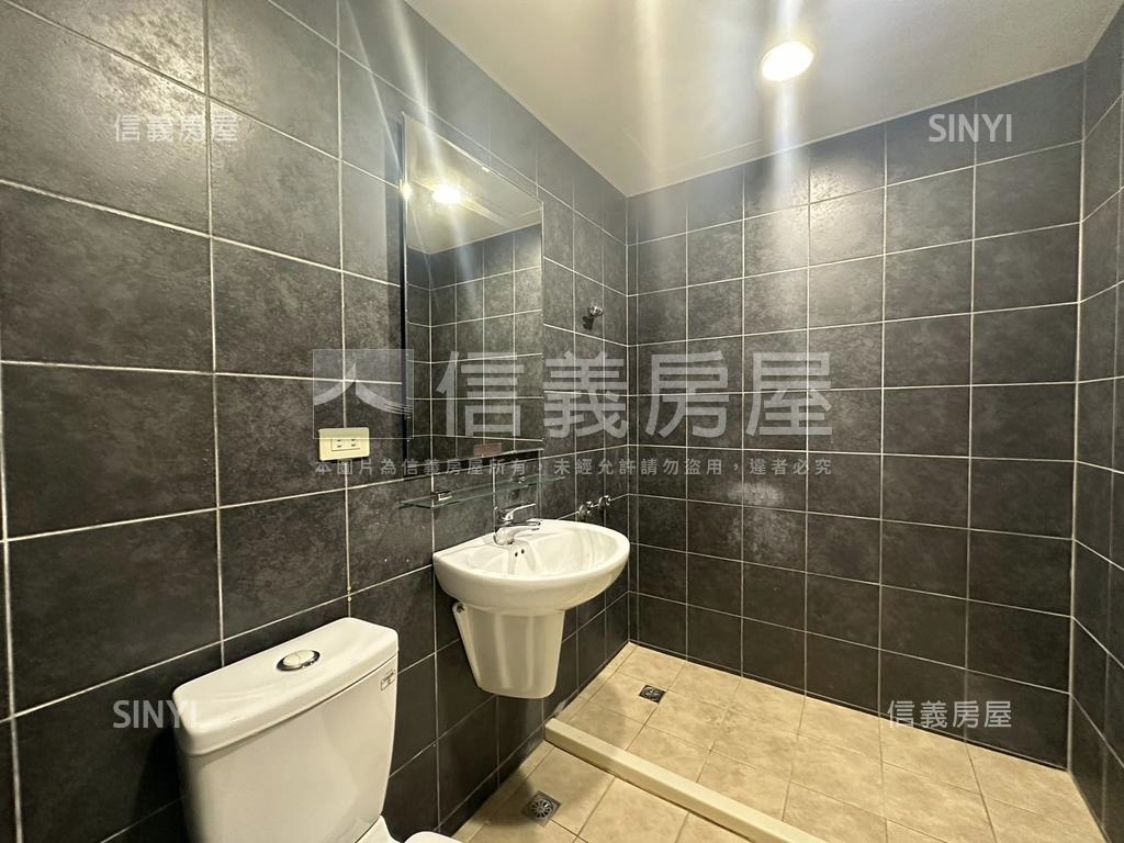 花園庭院一樓房屋室內格局與周邊環境