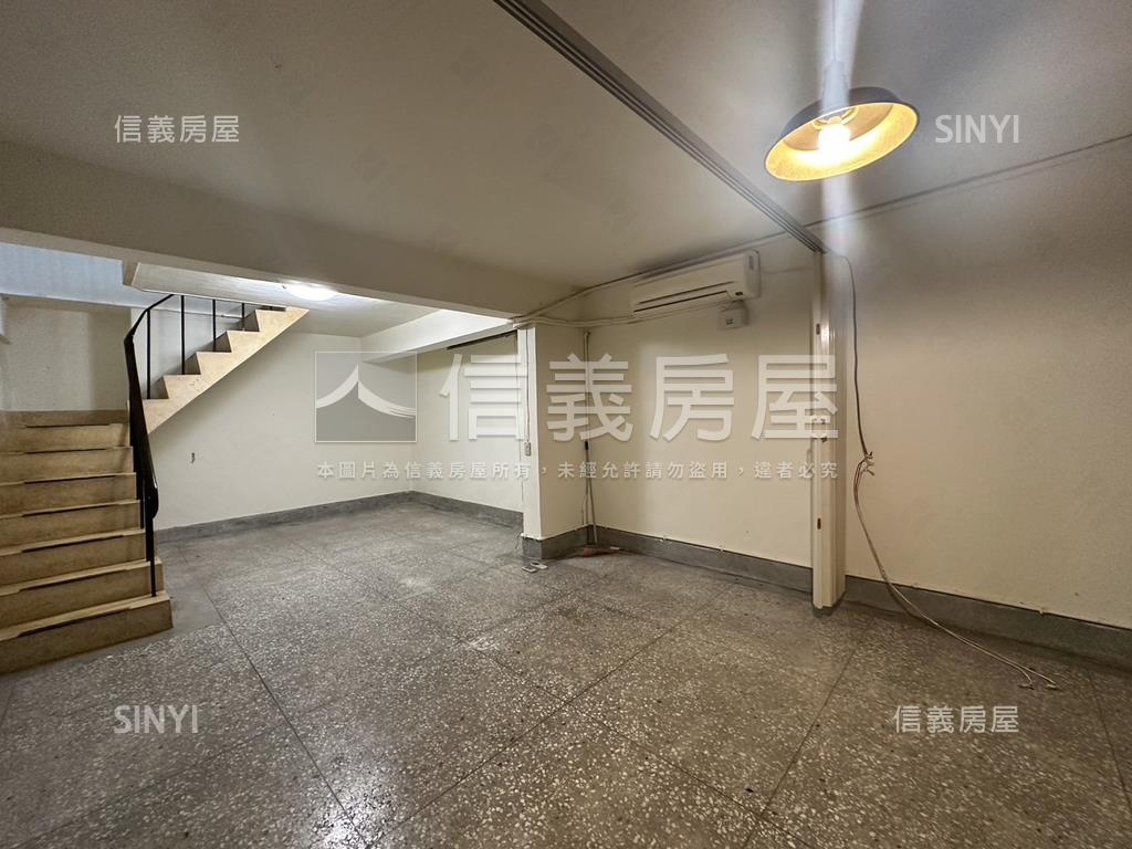 花園庭院一樓房屋室內格局與周邊環境