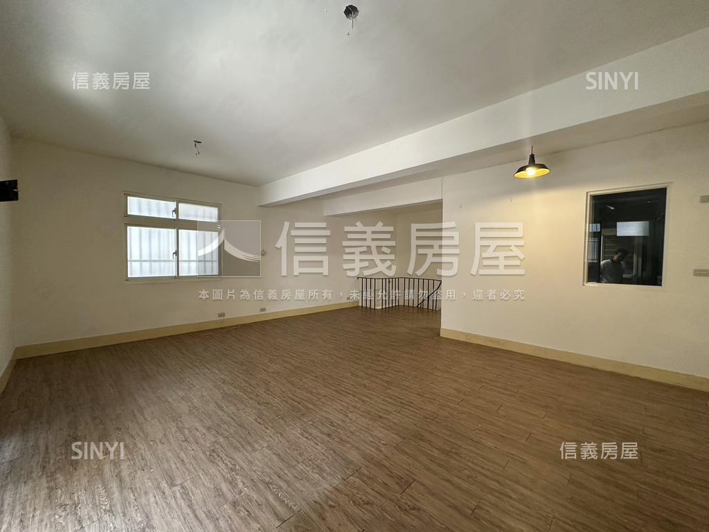 花園庭院一樓房屋室內格局與周邊環境