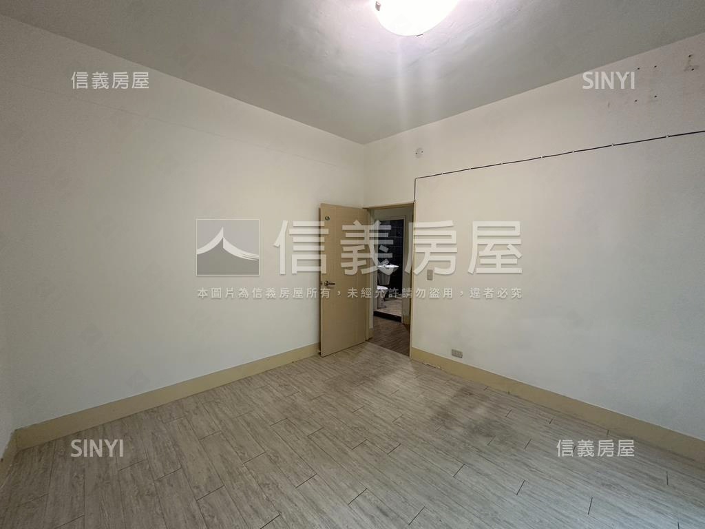 花園庭院一樓房屋室內格局與周邊環境