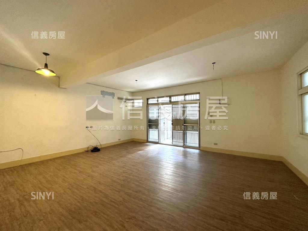 花園庭院一樓房屋室內格局與周邊環境