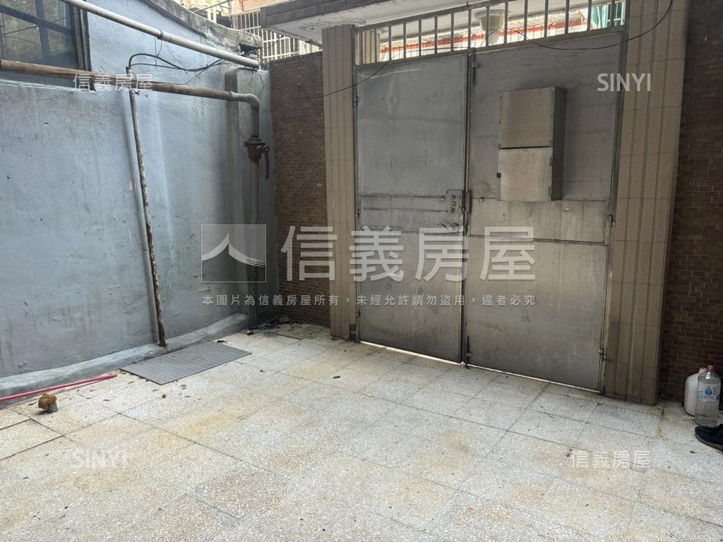 花園庭院一樓房屋室內格局與周邊環境