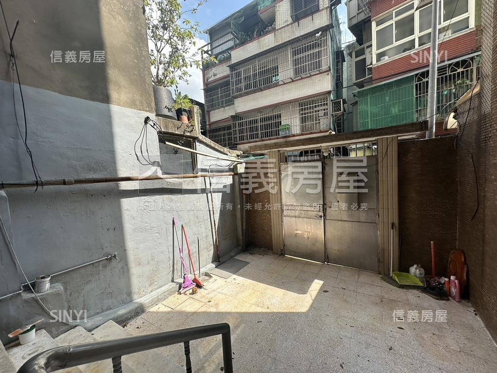 花園庭院一樓房屋室內格局與周邊環境