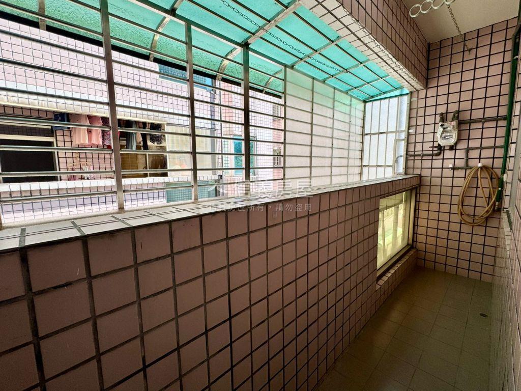 新界·高樓邊間採光三房房屋室內格局與周邊環境