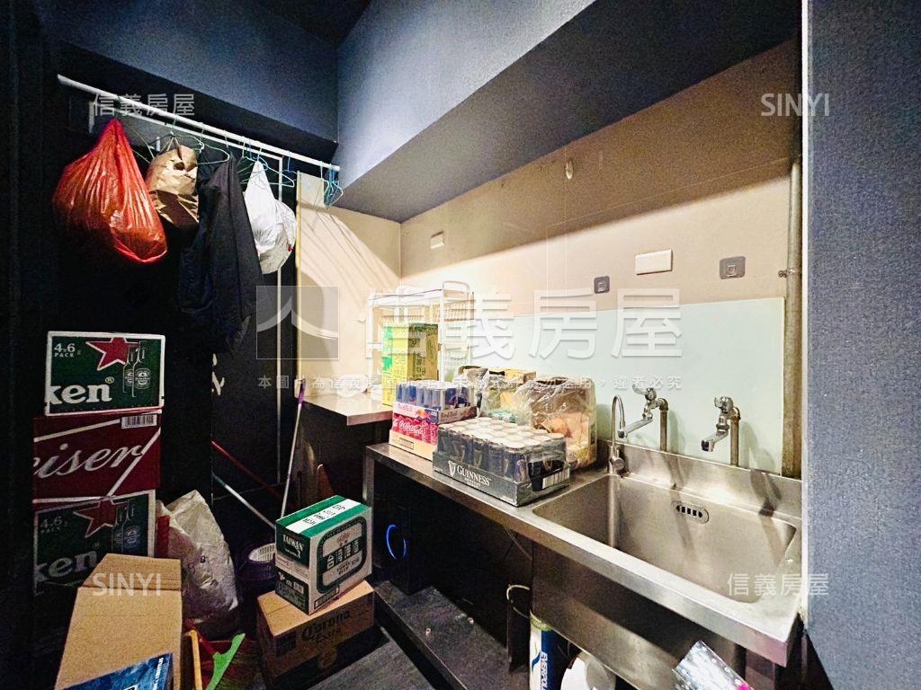 晴光雙城ＰＵＢ街黃金店面房屋室內格局與周邊環境