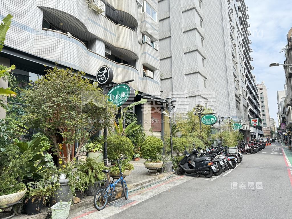 晴光雙城ＰＵＢ街黃金店面房屋室內格局與周邊環境