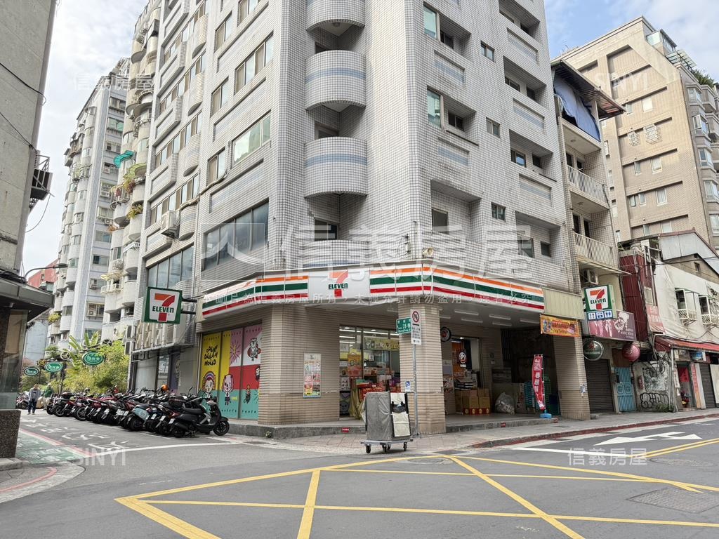 晴光雙城ＰＵＢ街黃金店面房屋室內格局與周邊環境