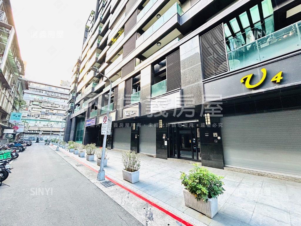 晴光雙城ＰＵＢ街黃金店面房屋室內格局與周邊環境